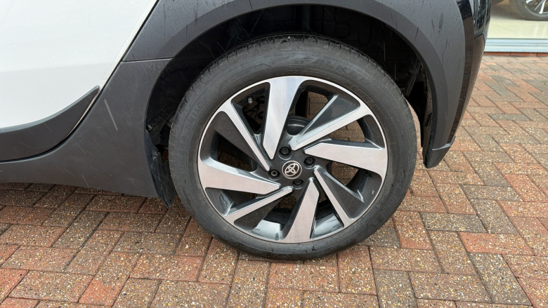 Toyota Aygo X 1.0 VVT-i Edge 5dr Petrol Hatchback